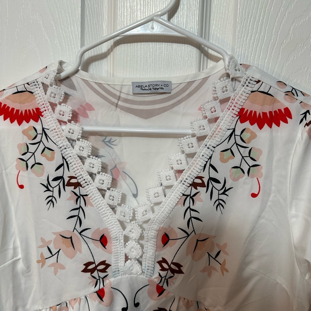 Abela Story + Co Large NWOT White Mini Dress With Lace Details & Colorful Floral - Picture 3 of 6